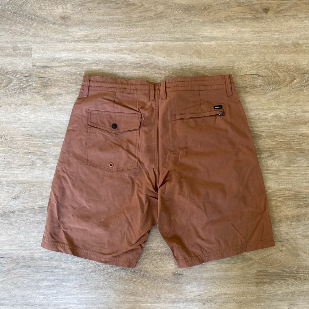 !NWOT¡ Brown dual purpose RVCA male trunks. Short length with button and straps.
